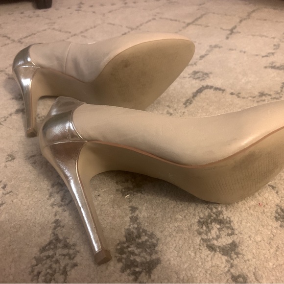 Aldo Wademan Pump Cream with Gold Heel - Picture 3 of 5